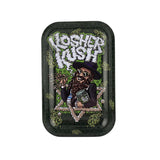 Plateau fumeur design Kosher Kush avec personnage cartoon inspiré d’un rabbin tenant un multi‑joint, sur fond vert orné de têtes de chanvre, en format vertical pour accessoires CBD à Metz