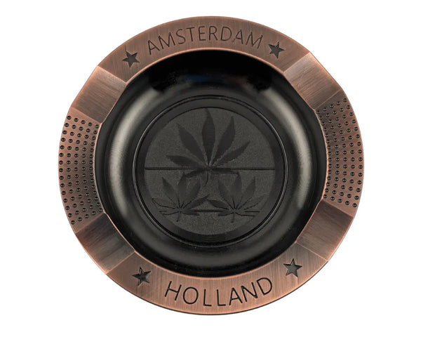 Cendrier Amsterdam Holland en métal finition laiton doré avec texte gravé Amsterdam et Holland, étoiles décoratives et motif feuille central, style classique
