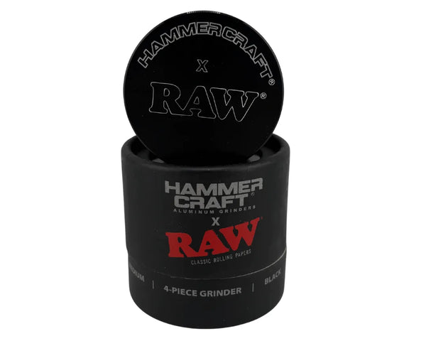 Grinder Hammer Craft x RAW noir en aluminium 4 parties présenté dans son packaging officiel, modèle Classic Rolling Papers, idéal pour accessoires CBD à Metz