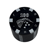 Grinder en forme de jeton de poker noir valeur 100 avec motifs de cartes et cœurs, design réaliste, idéal pour accessoires CBD à Metz