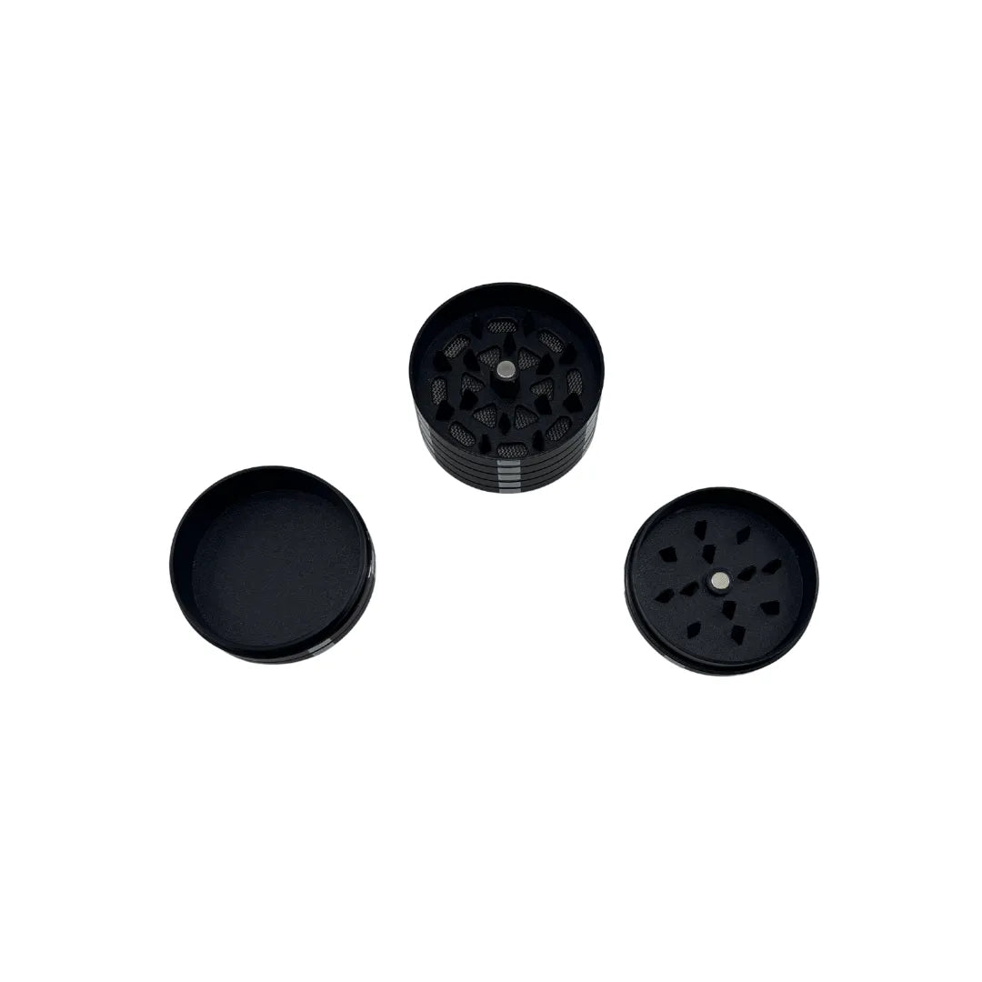 Grinder jeton de poker noir valeur 100 ouvert montrant les trois parties : couvercle denté, chambre de broyage et réservoir, pour accessoires CBD à Metz
