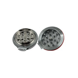 Grinder Pokéball en métal ouvert montrant les deux parties aimantées avec dents métalliques pour broyage, pour accessoires CBD à Metz
